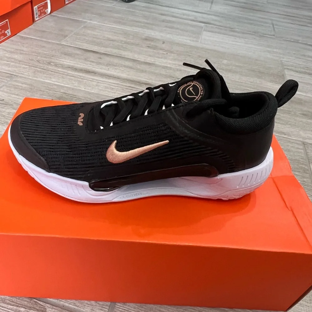 Nike Zoom Court NXT HC 🎾 tennis sneaker Black/Bronze NIB - Picture 4 of 8